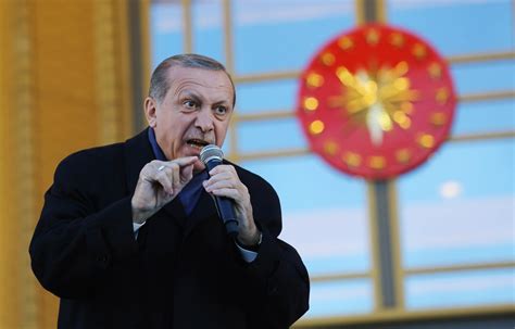 2017: Rok Odważnej Wizji - Recep Tayyip Erdoğan'a Prezydencki Referendum w Turcji